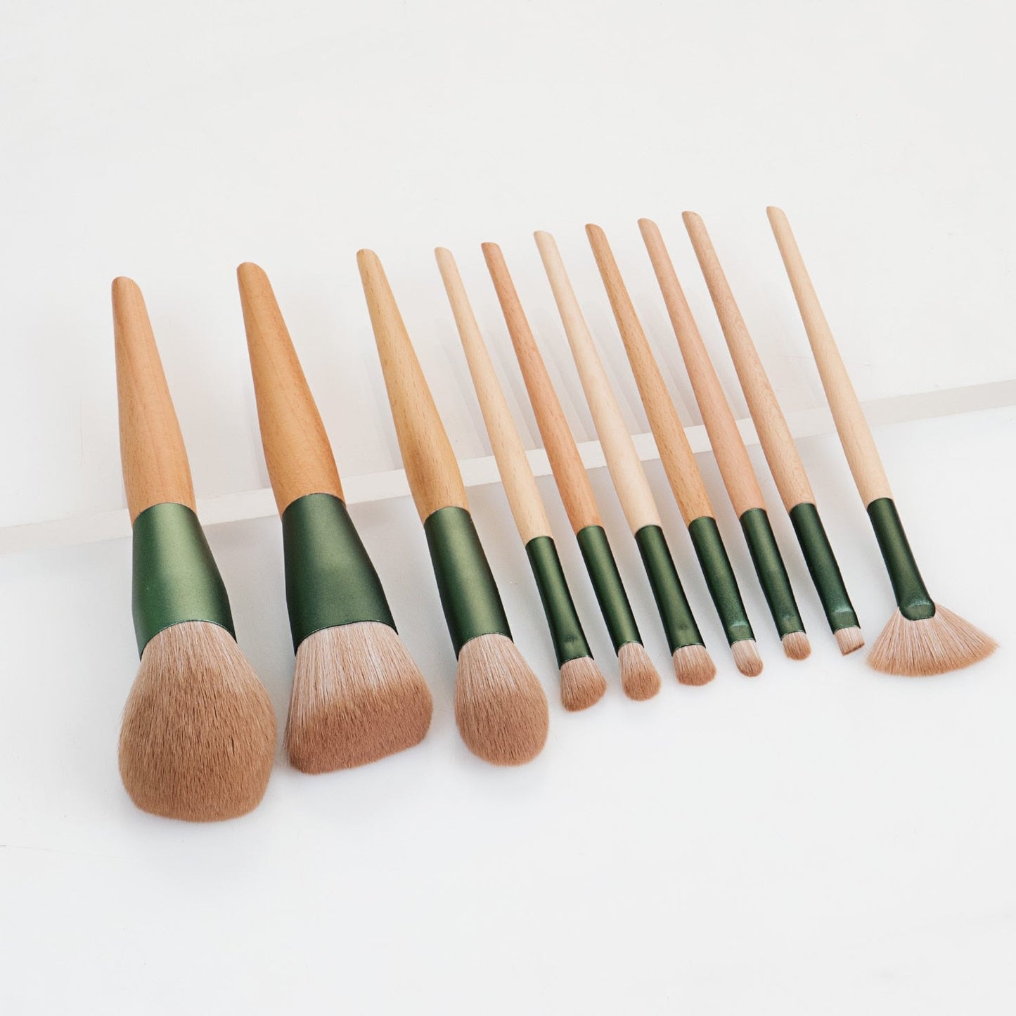 10pcs Nature Wood Handle Makeup Brushes Set With Green Bag Small Fan Powder Blush Foundation Eye Shadow